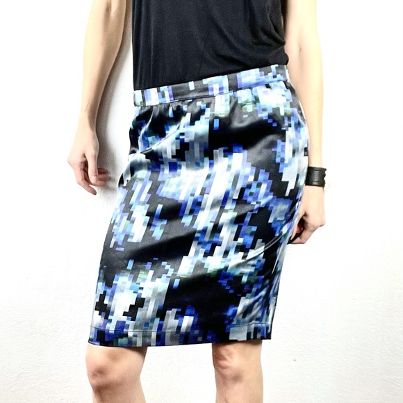 DALIA COLLECTION | 👾 Satin Pixelated Pixels Print Pencil Skirt - Picture 13 of 13